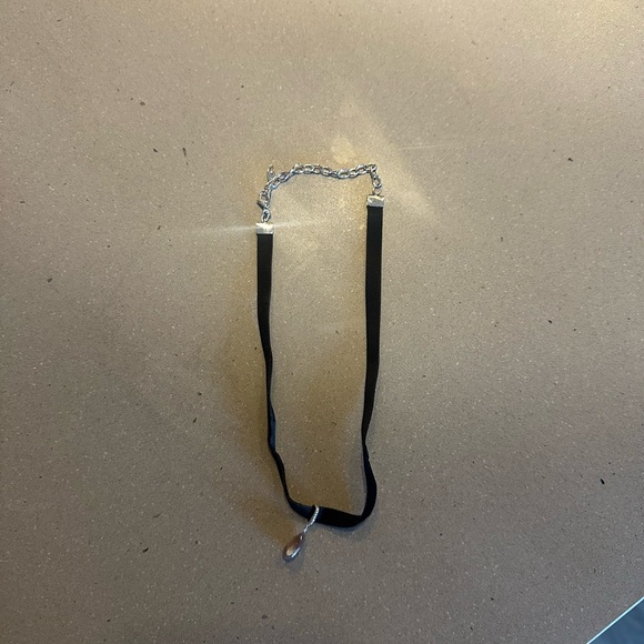 Velvet Black Choker Necklace with Pendant - Picture 2 of 4